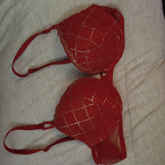 32B Victoria Secret Push Up Bra - Picture 1 of 4